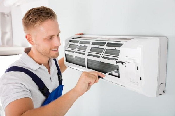 Sử dụng dịch vụ vệ sinh máy lạnh tại nhà định kỳ sẽ giúp bảo vệ tuyệt đối sức khỏe cho mọi thành viên trong gia đình